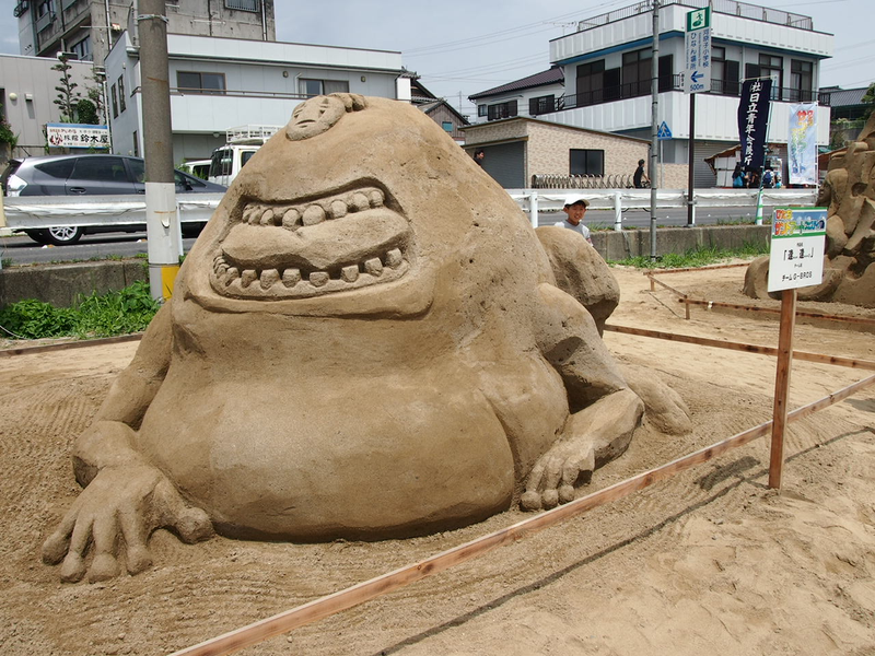 Illustration for article titled Japanese Anime Comes Alive with These Amazing Sand Sculptures